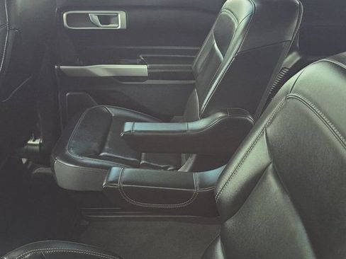 Certified 2023 Ford Explorer XLT w/ Equipment Group 202A RWD image 12