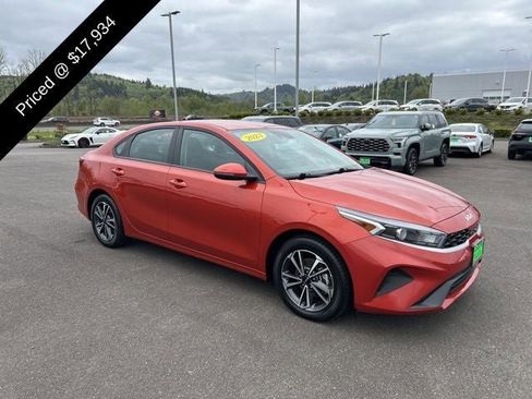 Used 2023 Kia Forte LXS w/ LXS Technology Package FWD image 3