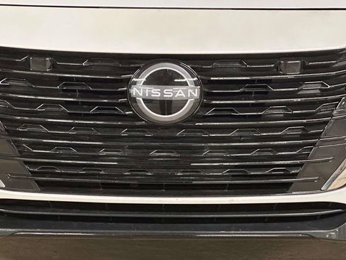 Used 2024 Nissan Sentra SV image 8