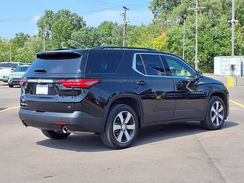 Used 2023 Chevrolet Traverse LT w/ LT Premium Package AWD/4WD image 2