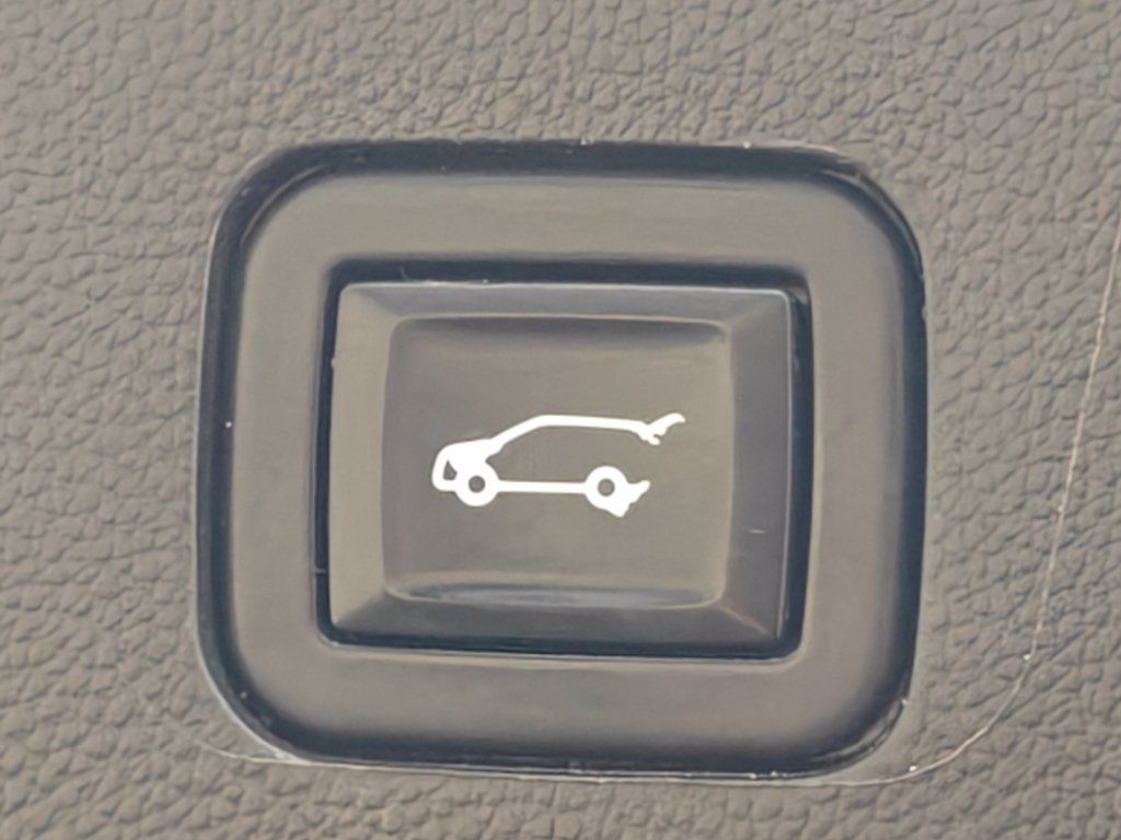 Used 2022 Chevrolet Traverse LT AWD/4WD image 36