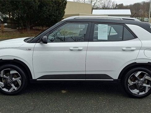 Certified 2023 Hyundai Venue Limited w/ Cargo Package image 5