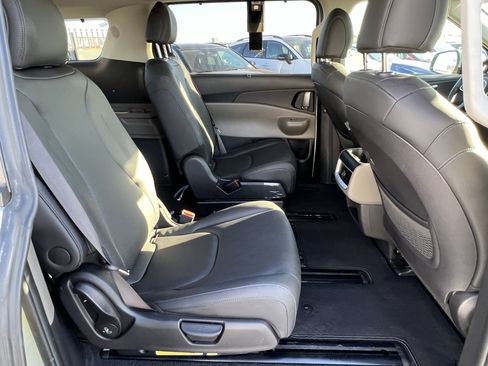 Certified 2025 Kia Carnival EX image 16