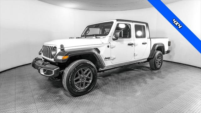 Used 2025 Jeep Gladiator Sport AWD/4WD image 2