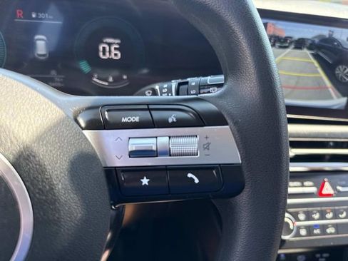 Used 2025 Hyundai Tucson SE image 29