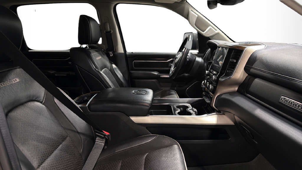 Used 2022 RAM 1500 Laramie AWD/4WD image 11