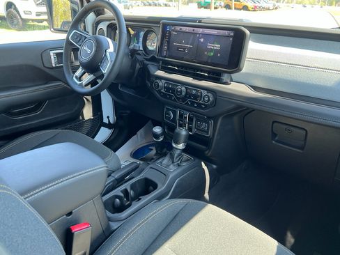 Certified 2025 Jeep Wrangler Sahara w/ Safety Group image 14