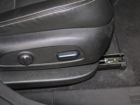 Used 2024 GMC Terrain SLT image 31