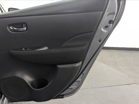 Used 2022 Nissan Leaf S FWD image 18