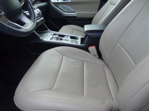 Used 2023 Ford Explorer Limited w/ Limited Technology Package image 7