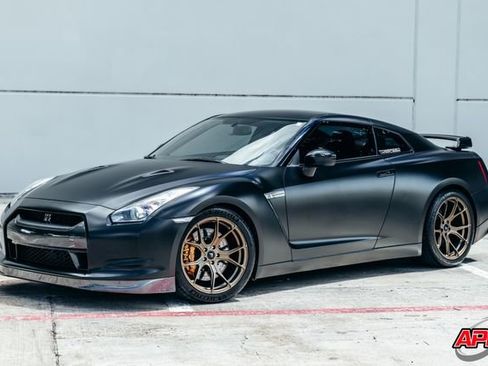 Used 2010 Nissan GT-R Premium AWD/4WD image 4
