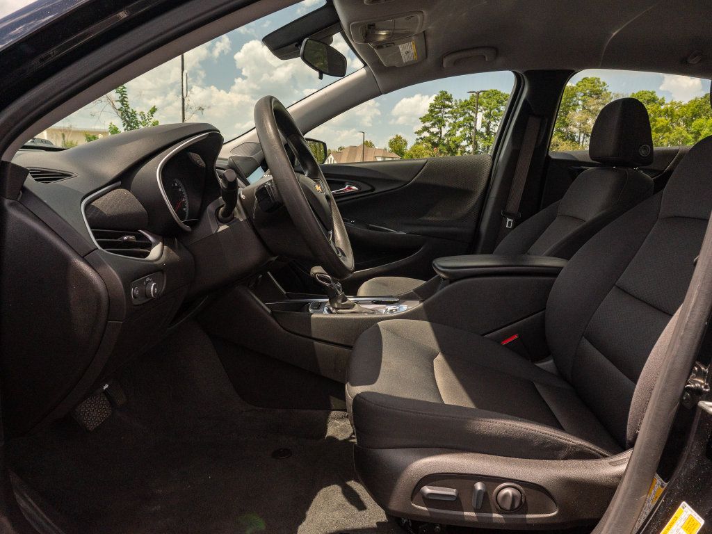 Used 2025 Chevrolet Malibu LT FWD image 12