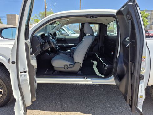 Used 2018 Toyota Tacoma SR RWD image 18