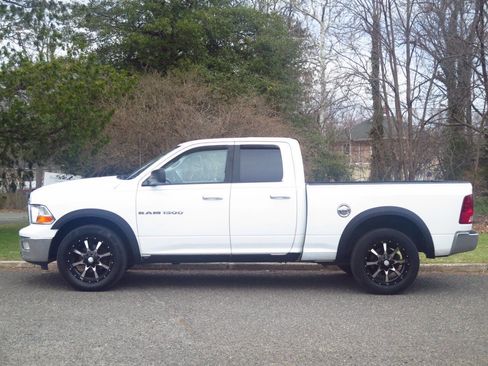 Used 2011 RAM 1500 Classic SLT AWD/4WD image 2