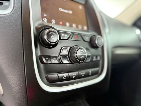 Used 2019 Dodge Durango SXT w/ 3rd Row Seating Group image 30