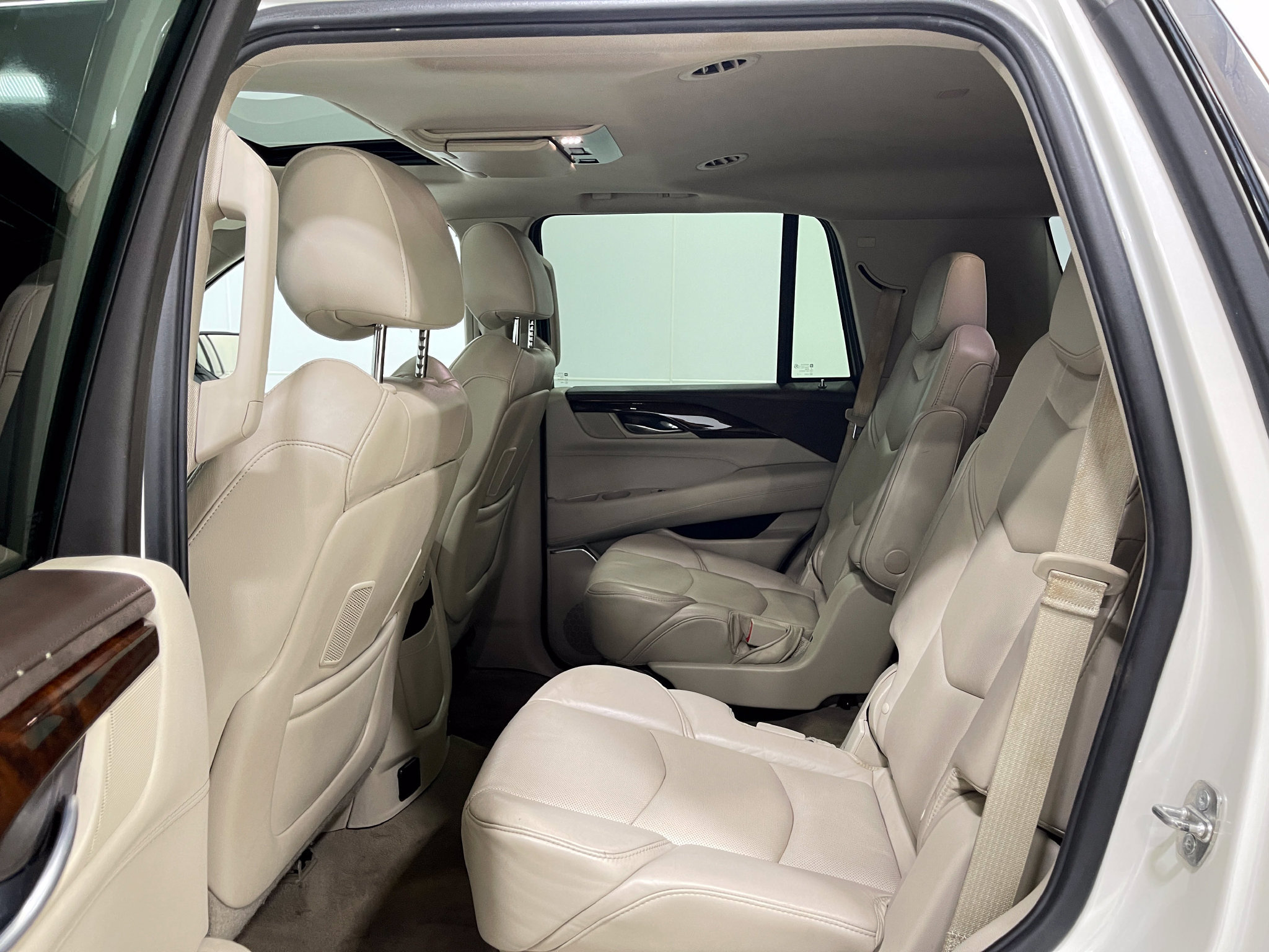 Used 2015 Cadillac Escalade Premium AWD/4WD image 30