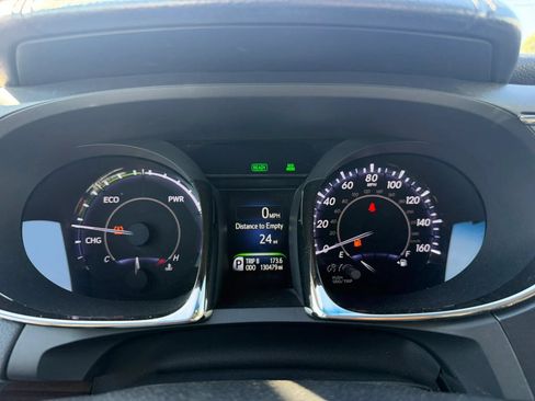 Used 2013 Toyota Avalon Limited w/ Technology Pkg FWD image 24