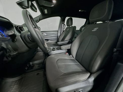 Used 2021 Chrysler Pacifica Touring w/ S Appearance Package FWD image 12