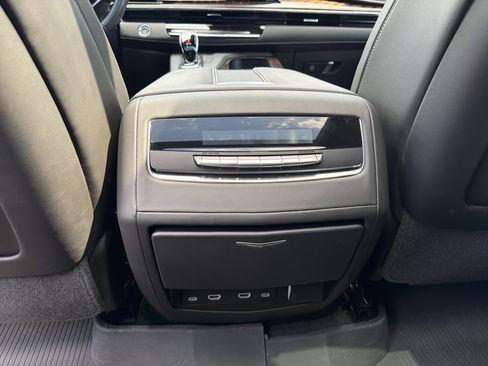 Used 2023 Cadillac Escalade Sport Platinum w/ LPO, ONYX Package AWD/4WD image 23