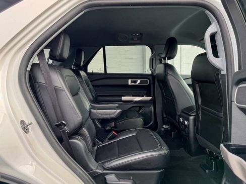 Used 2022 Ford Explorer XLT w/ Equipment Group 202A image 14