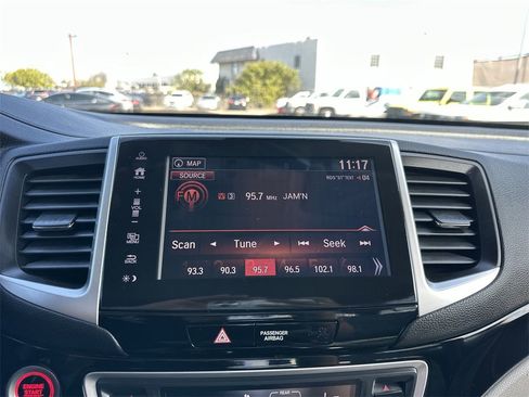 Used 2017 Honda Pilot Touring image 24