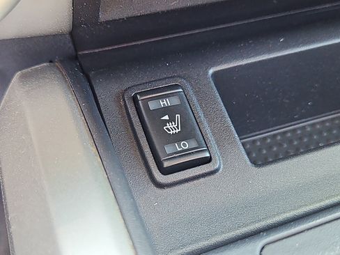 Used 2021 Nissan Titan SV w/ SV Convenience Package image 12