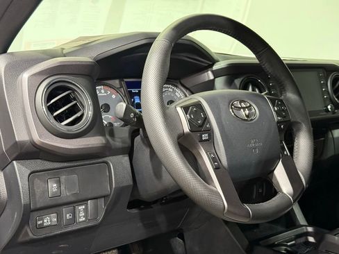 Certified 2023 Toyota Tacoma TRD Off-Road AWD/4WD image 17