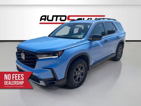 Used 2025 Honda Pilot TrailSport image 3