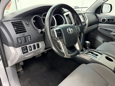 Used 2014 Toyota Tacoma PreRunner image 8