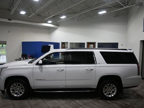 Used 2020 GMC Yukon XL SLT w/ Open Road Package AWD/4WD image 2