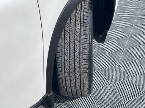 Used 2025 Nissan Rogue SL image 3