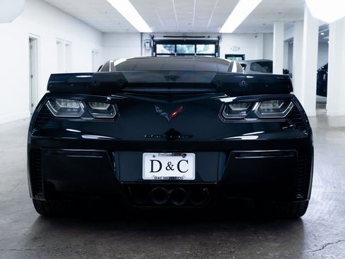 Used 2016 Chevrolet Corvette Z06 w/ 3LZ Preferred Equipment Group image 5