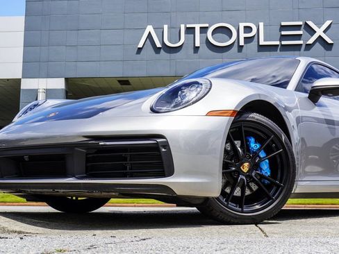 Used 2024 Porsche 911 Carrera RWD image 2