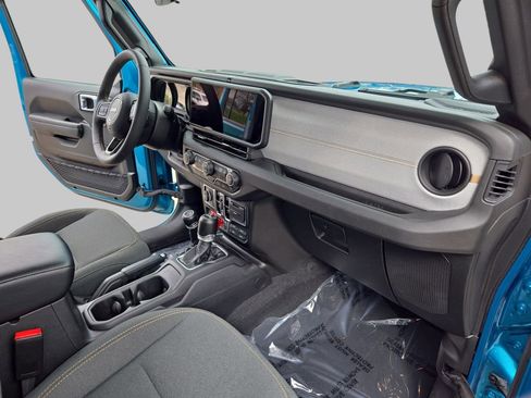 Used 2024 Jeep Wrangler Unlimited AWD/4WD image 11