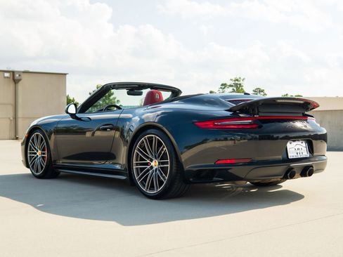 Used 2018 Porsche 911 Carrera 4S image 25