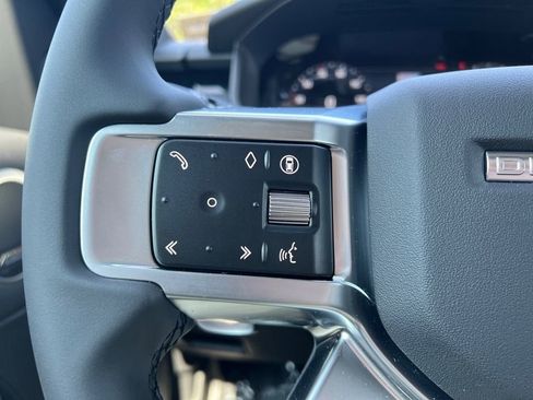New 2025 Land Rover Discovery S image 12