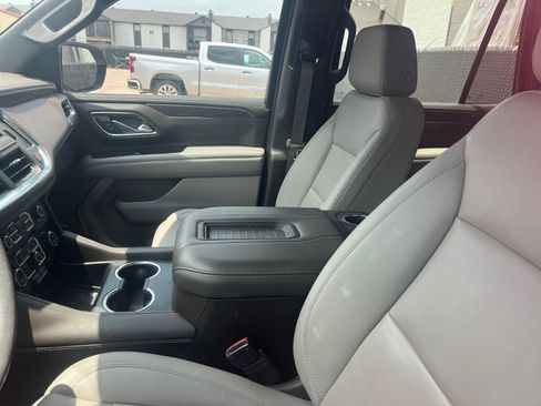 Used 2022 Chevrolet Tahoe LT w/ Luxury Package RWD image 3