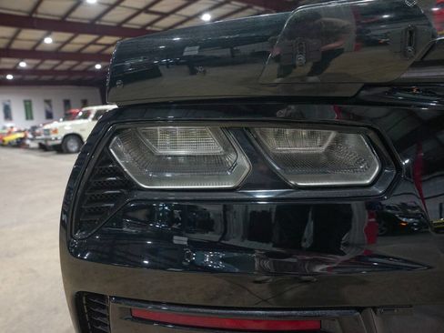 Used 2017 Chevrolet Corvette Z06 w/ Z07 Performance Package RWD image 34