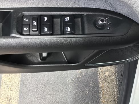 Used 2024 Jeep Compass Latitude AWD/4WD image 8