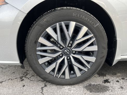 Used 2024 Nissan Altima 2.5 SV w/ SV Premium Package image 7