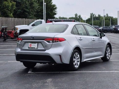 Used 2025 Toyota Corolla LE FWD image 5