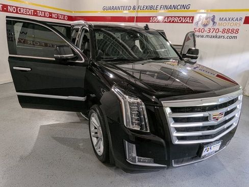 Used 2016 Cadillac Escalade Luxury image 9