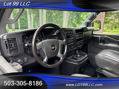 Used 2019 Chevrolet Express 3500 w/ Driver Convenience Package image 25