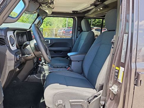 Used 2025 Jeep Wrangler Unlimited Sahara w/ Safety Group AWD/4WD image 24