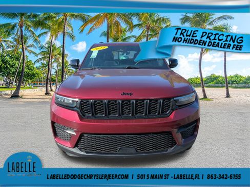 Used 2024 Jeep Grand Cherokee Altitude AWD/4WD image 9