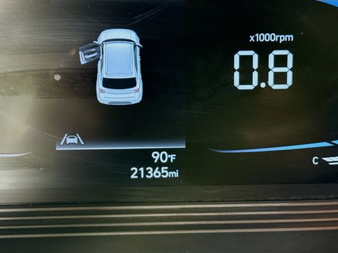 Used 2024 Hyundai Venue SEL image 14