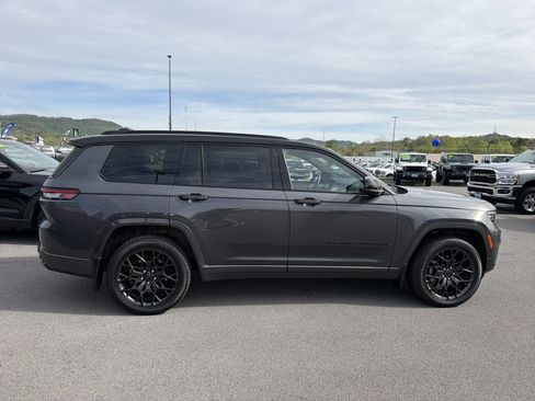 Used 2025 Jeep Grand Cherokee L Summit w/ Advanced Protech Group IV AWD/4WD image 5