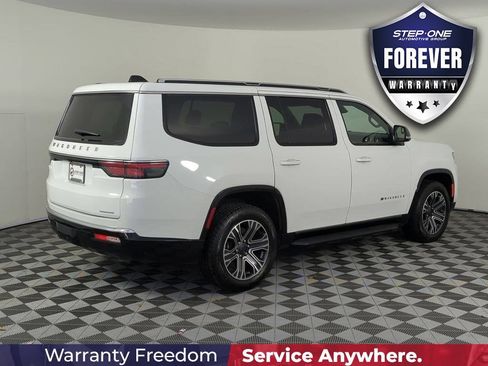Used 2024 Jeep Wagoneer Series II w/ Flexible Seating Group RWD image 7