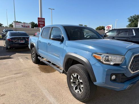 Used 2019 Toyota Tacoma TRD Off-Road AWD/4WD image 2