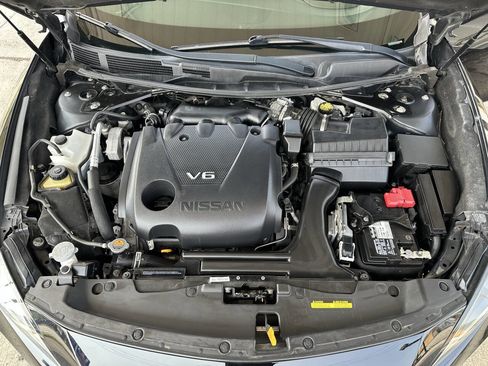 Used 2019 Nissan Maxima SR w/ Premium Package image 9
